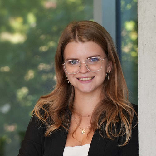 Porträt Foto von Julia Lindtner